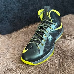 New Men’s Lebron X size 11